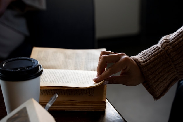 包含南京样板房的词条